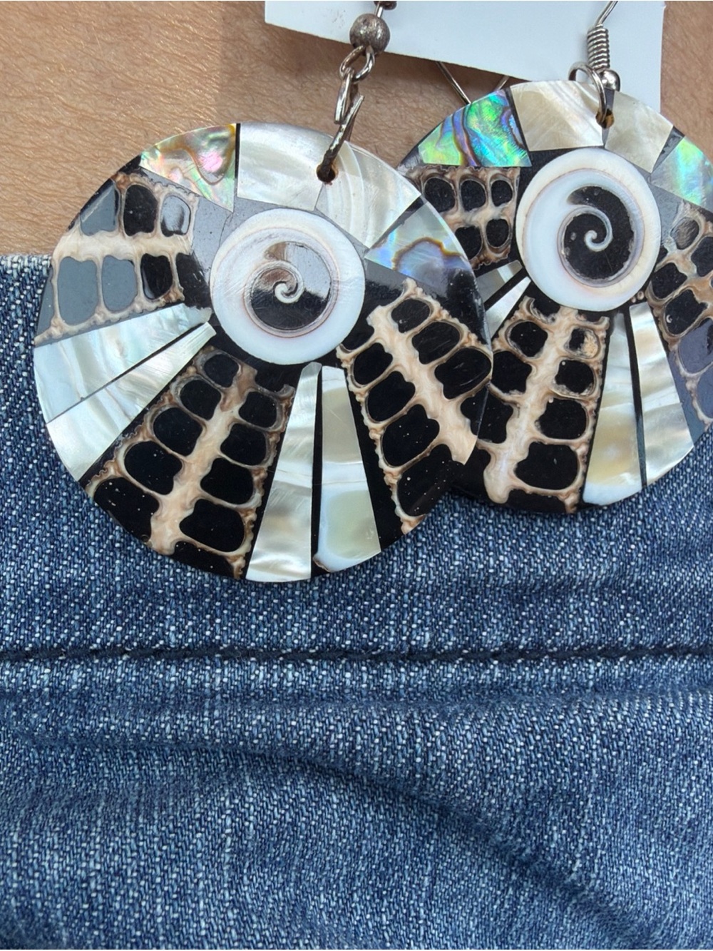 Mother of Pearl Round Shell Inlay Spiral Dangle Earrings in Black & Pearl